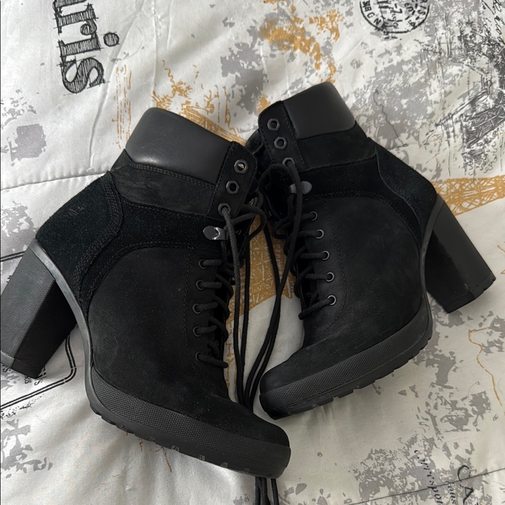 Timberland Black Lace Up Boots with Chunky Heel in excellent condition